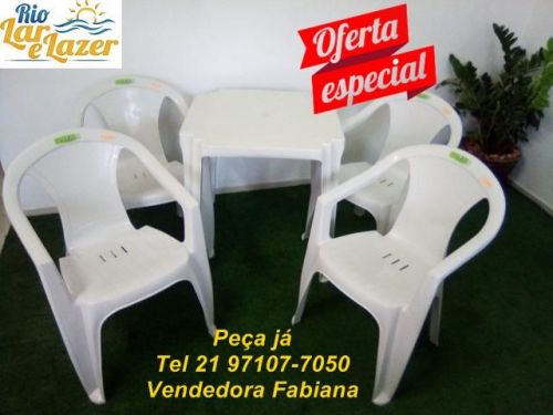 Mesa com 4 Cadeiras de Plástico com Braço Tambaba Plastex  706346