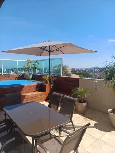 Mesa com 6 cadeiras guarda sol espreguiçadeiras e 6 cadeiras avulsas 781490