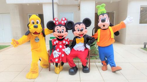Mickey e sua Turma personagens vivos cover 673081
