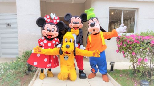 Mickey e sua Turma personagens vivos cover 673086