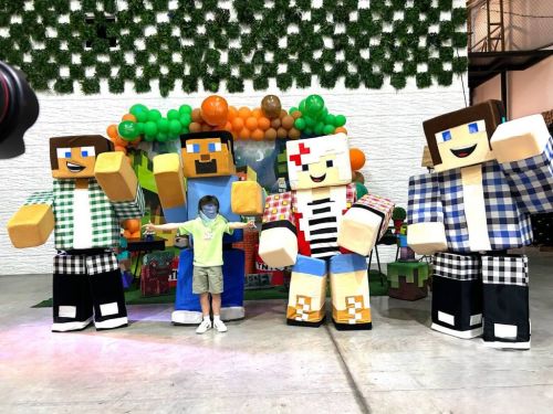Minecraft Turma personagens vivos cover 736855