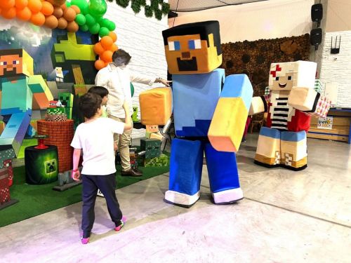 Minecraft Turma personagens vivos cover 736860
