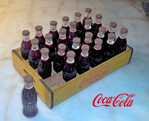 Mini engradado de Coca Cola.completo.  704347
