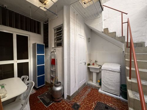 Miolo de Icaraí na Rua Álvares de Azevedo junto da Rua Tavares de Macedo casa de Vila linear apenas 6 moradores totalmente privativa silenciosa entrar e morar. 759768