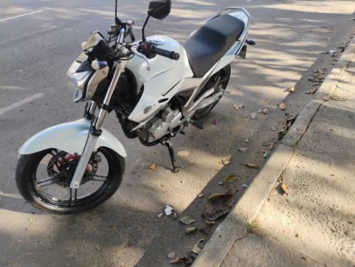 Oportunidade de Moto impecável  751726