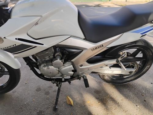 Oportunidade de Moto impecável  751728