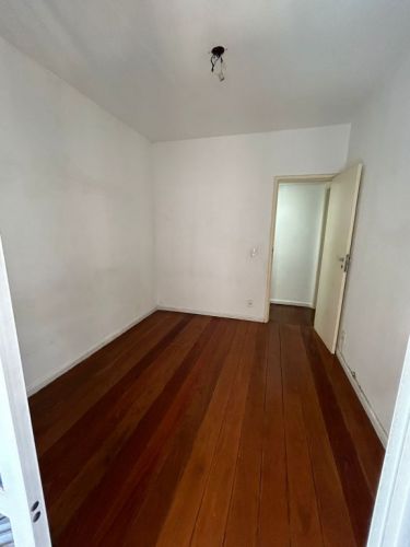 Oportunidade em Vila Isabel Rj   apto em tábua corrida armários embutidos 2 qtos andar baixo claro  Venda direto proprietário. Documentação toda Ok. 770025