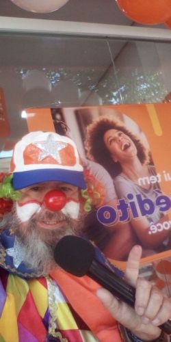 palhaço locutor em  inauguração  lojas de credito  716395