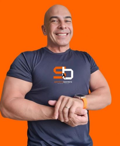 Personal Trainer com 10 anos de vivência na Italia  treinos inovadores  emagrecimento rápido com métodos Europeus  me chama . 749878
