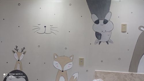 Pintura artística em quarto infantil 741950
