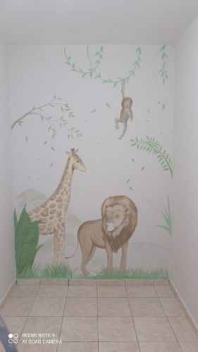 Pintura artística em quarto infantil 741952