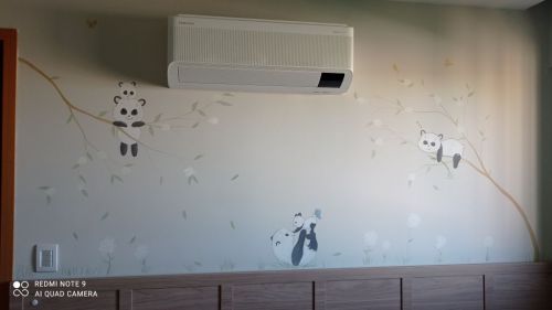 Pintura artística em quarto infantil 741956