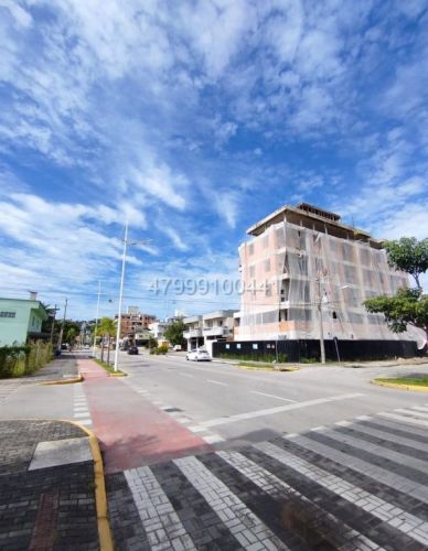 Sala Comercial à Venda em Bombas  - Esquina Exclusiva entre Fragata e Falcão 748880