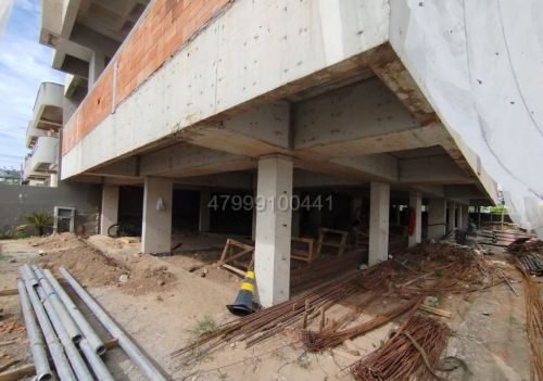 Sala Comercial à Venda em Bombas  - Esquina Exclusiva entre Fragata e Falcão 748882