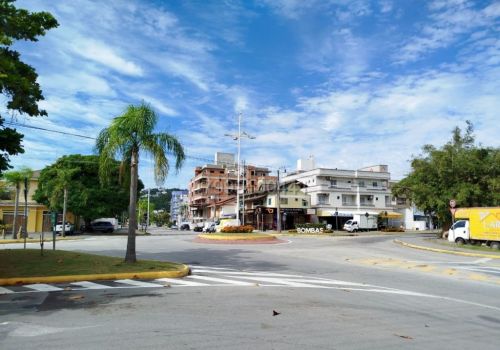Sala Comercial à Venda em Bombas  - Esquina Exclusiva entre Fragata e Falcão 748883