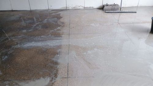 Sereviços de Limpeza de Pisos  741125