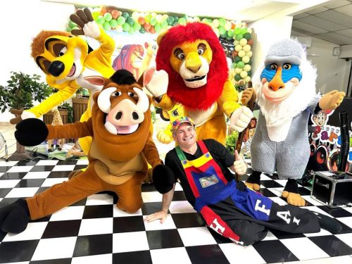 Simba Rei Leão Timão Pumba personagens vivos 738376