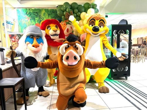 Simba Rei Leão Timão Pumba personagens vivos 738381