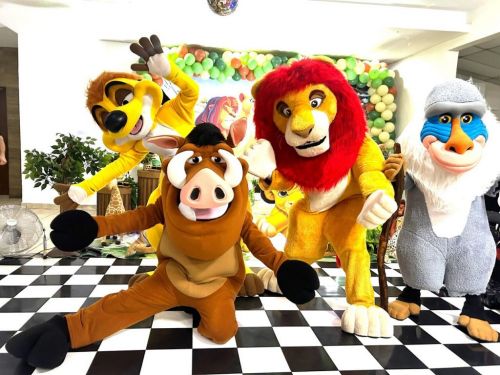 Simba Rei Leão Timão Pumba personagens vivos 738383