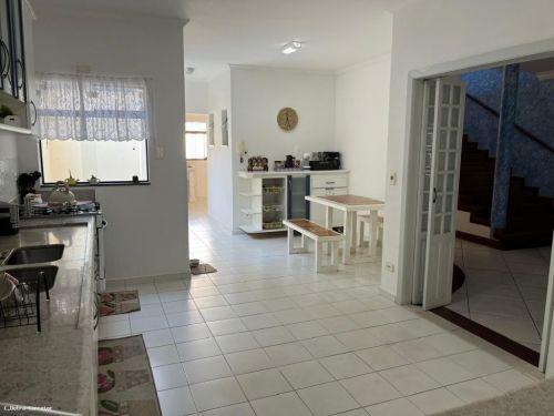 Sobrado à venda na V. Alice em Santo André 3 dorm. 1 suíte 8 vgs. 330m 768450