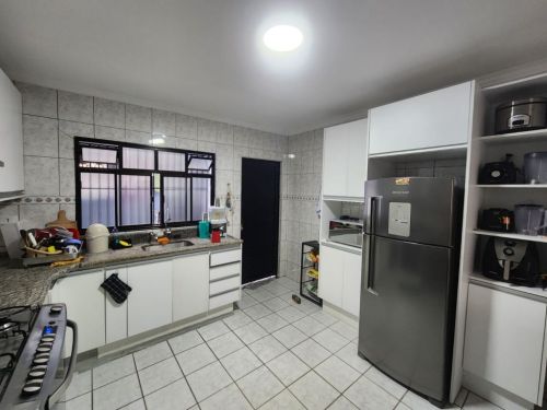 Sobrado à venda na V.américa em Santo André 3 dorm. 1 suíte com closet 2 vgs. 180m² 767981