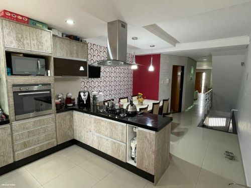 Sobrado à venda na Vila Assunção em Santo André 3 dorm. 1 suíte 4 vgs. 250m 768379