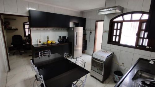 Sobrado com salão à venda em Utinga Santo André 2 dorm. 280m² 3 wc em Av. de Grande Movimento. 768761