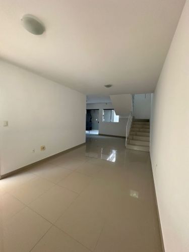 Sobrado em rua sem saída 758676