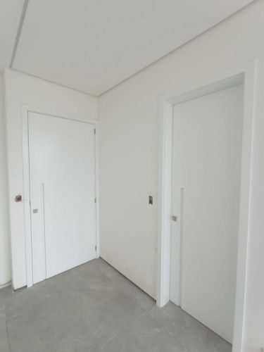 Tenha uma porta totalmente laqueada em sua obra  Fale com a Phanda Portas 738202