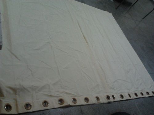 Um varão de cortina grande com 270 cm de comprimento e um par de cortinas grandes novas. 610292 Um varão de cortina grande com 270 cm de comprimento e um par de cortinas grandes novas. 610292