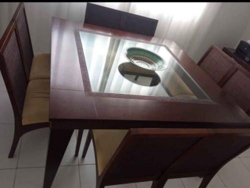 Vende mesa 8 cadeiras madeira maciça R$990 766487