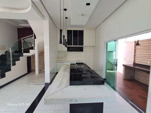 Vende se linda casa duplex 250m² com  3 Quartos  2 Vagas livres e cobertas  3 Banheiros Bairro Pedra Azul Contagem  777811