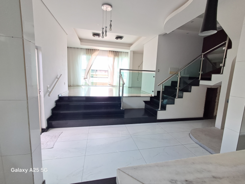 Vende se linda casa duplex 250m² com  3 Quartos  2 Vagas livres e cobertas  3 Banheiros Bairro Pedra Azul Contagem  777817