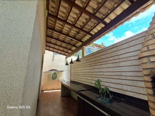 Vende se linda casa duplex 250m² com  3 Quartos  2 Vagas livres e cobertas  3 Banheiros Bairro Pedra Azul Contagem  777821