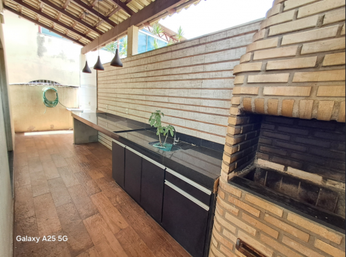 Vende se linda casa duplex 250m² com  3 Quartos  2 Vagas livres e cobertas  3 Banheiros Bairro Pedra Azul Contagem  777822