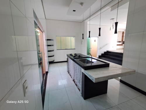 Vende se linda casa duplex 250m² com  3 Quartos  2 Vagas livres e cobertas  3 Banheiros Bairro Pedra Azul Contagem  777823