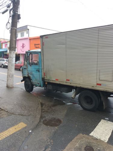 Vendo caminhao 608e. Bau  precisa de funilaria em geral cabine  762887