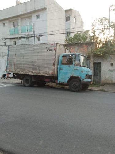 Vendo caminhao 608e. Bau  precisa de funilaria em geral cabine  762889