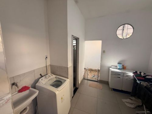 Vendo linda casa em Vaz Lobo Com Kitnet Anexa.  Apenas 265.00000 Podendo financiar  Casa com espaço para crescer 765728