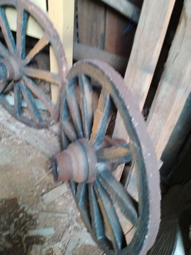 Vendo Rodas de carroça de concreto opção para decoração de jardim apropriada para ficar na chuva ou sol.decoração ou 752540