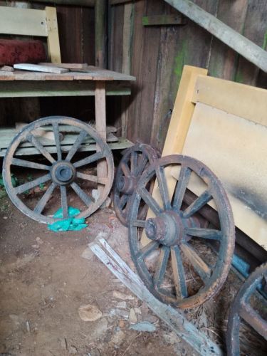 Vendo Rodas de carroça de concreto opção para decoração de jardim apropriada para ficar na chuva ou sol.decoração ou 752543