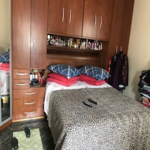 Vendo Sobrado 3 dormitórios  sendo 01 suíte com armários.  766456