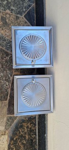 Vendo uma saboneteira e uma porta papel higiênico 765975