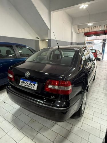 Volkswagen Polo Sedan 1.6 Gasolina 2005 758042